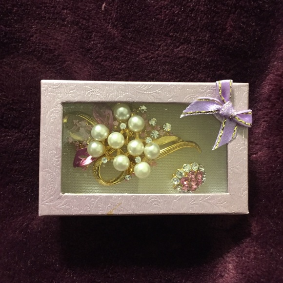 Brooche - Picture 2 of 2